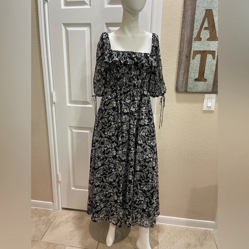 En Saison Smocked Paisley Midi Dress Size Medium - Picture 2 of 6